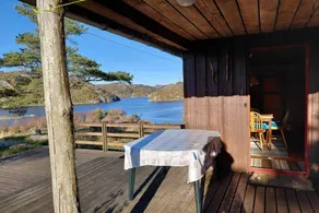 Holiday home with barbecue, terrace & garden | Water view | Pets are welcome - Image 3