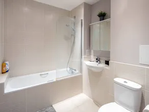 Central Croydon Stunning apartment - Image 4