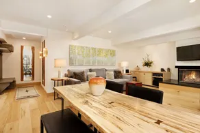 UTE 302 - 2 Br condo by RedAwning - Image 3