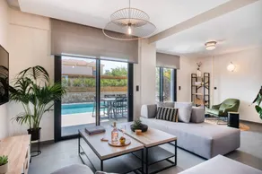 Villa con piscina privata e giardino - Image 2