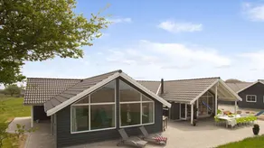 Ample house with garden, pool & barbeque | Pets allowed - Image 2