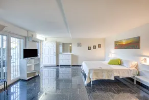 Appartement avec piscine, terrasse et jardin | Vue plage - Image 3