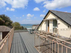 Cottage with garden & barbecue | Beach view - Image 3
