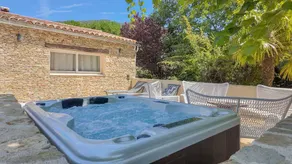 Holiday home with hot tub, BBQ & terrace | Mountain view - Image 2