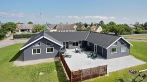 House with pool, terrace & garden - Image 2