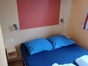 Holiday apartment with pool - Image 5