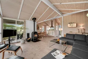 Children-friendly wonderful holiday home with terrace, sauna & hot tub | Beach nearby - Image 5