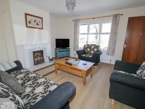 Beautiful cottage with garden - Image 3