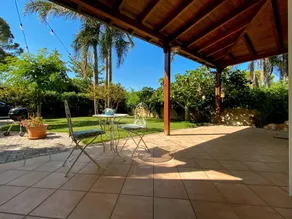 Villa con barbecue, terrazza e giardino | Vista sul giardino - Image 3