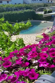 Fully equipped flat with garden, terrace & private pool - Image 3