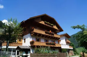 Apartment with garden & terrace | Garden view - Image 3