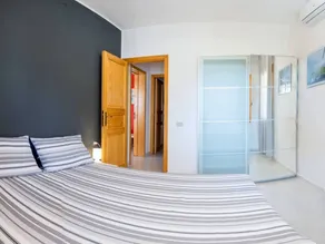 Holiday apartment with BBQ & garden - Image 5