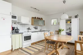 Family-oriented house with BBQ, garden & terrace - Image 4