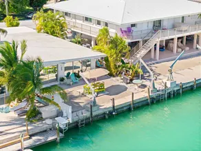 Seabreeze Cove Waterfront Gem 38 foot Dock Cabana Club - Image 4