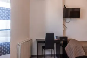Chambre privée avec internet haut débit | Vue ville | Idéale pour le télétravail - Image 4