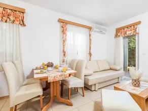 Nice holiday apartment with garden, heated pool & barbecue - Image 2