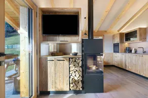 Voll ausgestattetes Chalet mit Grill, Terrasse und beheiztem Pool | Bergblick - Image 4