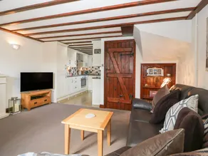 Family-friendly cottage with barbeque & garden - Image 3