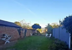 Holiday home with garden & jacuzzi - Image 2