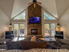 Children-friendly house with pool, BBQ & hot tub | Lake view | Suitable for remote work | Pets allowed - Image 3