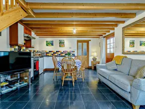 Cottage with garden & jacuzzi - Image 4