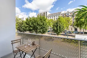 Apartment with terrace - Image 2