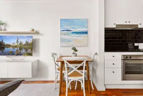 Modern and Stylish One Bedroom Apartment with City View - Image 4