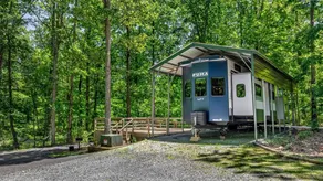 Peaceful Caravan Retreat with Large Private Deck and Fire Pit in Alabama - Image 4