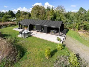 House with barbecue, hot tub & terrace - Image 4