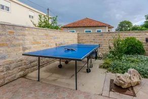 Casa con jardín, terraza y barbacoa - Image 4