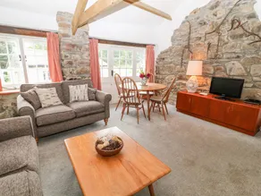 Cottage with BBQ & garden - Image 4