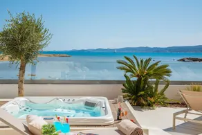 Villa con piscina, jardín y barbacoa | Vistas a la piscina - Image 4