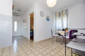 Flat with garden & terrace - Image 1