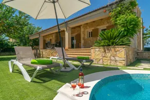 Familienorientierte schöne Villa mit Garten, Grill und Terrasse - Image 3