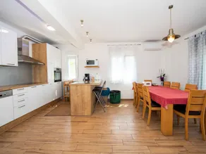 Fully equipped house with garden, private pool & barbeque - Image 3