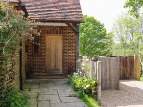 Cottage with garden - Image 3