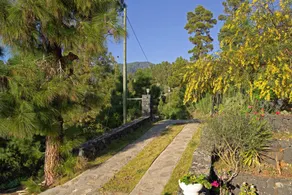 Maison avec barbecue, jardin et piscine privée - Image 2