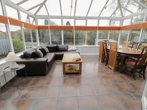 Cottage with garden & barbecue - Image 4