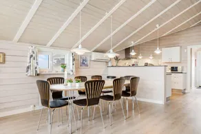 Holiday home with sauna, terrace & jacuzzi - Image 4