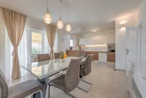 Fully equipped charming holiday apartment with terrace & barbecue | Sea view | Next to the beach - Image 5
