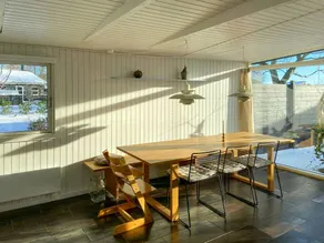 Architect-designed cottage by the water - Image 3