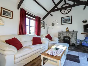 Cottage with terrace, hot tub & garden - Image 5