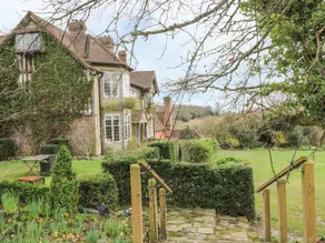 Child-friendly cottage with pool, garden & terrace | Pets allowed - Image 2