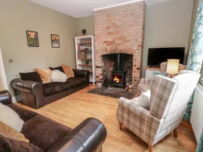 Family-oriented cottage with garden | Dogs allowed - Image 2