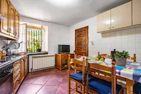 House with terrace & garden - Image 4