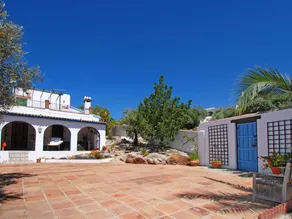 Fully equipped house with terrace, garden & barbeque | Pets allowed - Image 5