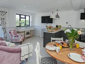 Familienfreundliches wunderschönes Landhaus mit privatem Pool, Whirlpool und Garten | Flussblick - Image 3