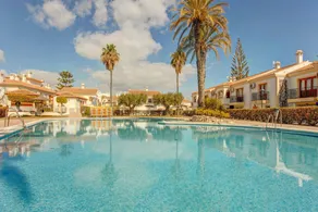 Flat with pool, garden & terrace - Image 2