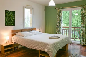 Holiday Home 'Du Grand Port' with Balcony, Wi-Fi and Air Conditioning - Image 5
