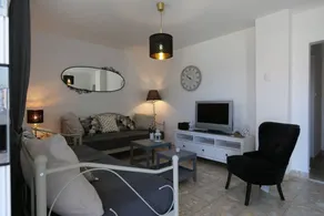 Holiday home with garden & barbecue | Sea view - Image 4